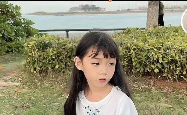 罕见病女孩"蓝妮妮"漂亮到吸粉215万,妈妈却多次想