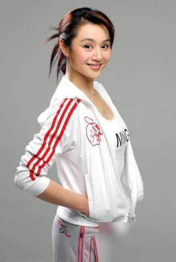 继李咏离世后,央视名嘴曹颖深夜发文晒病床照,令人担忧_陈红_李军
