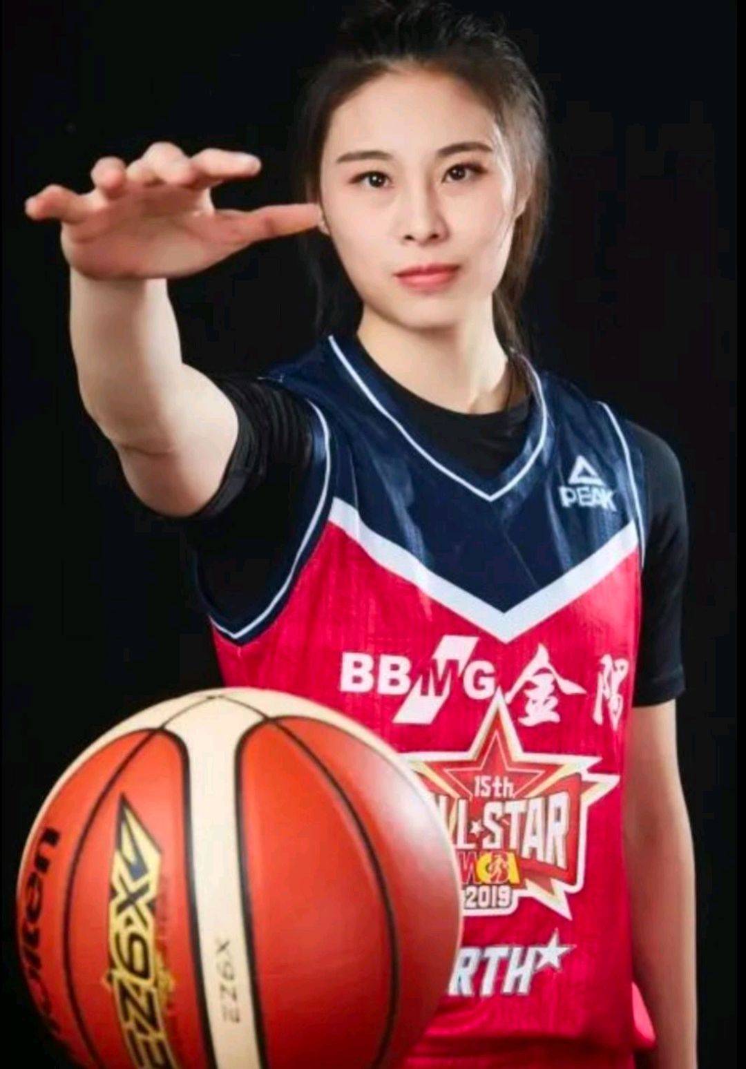 原创中国女篮颜值第一人从模特转行篮球曾顶替李梦27岁堪比明星