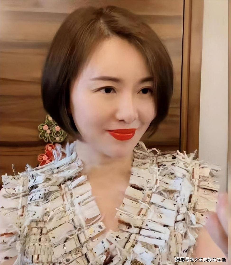 四川美女群演20年嫁香港导演拍视频涨粉千万现在成人生赢家