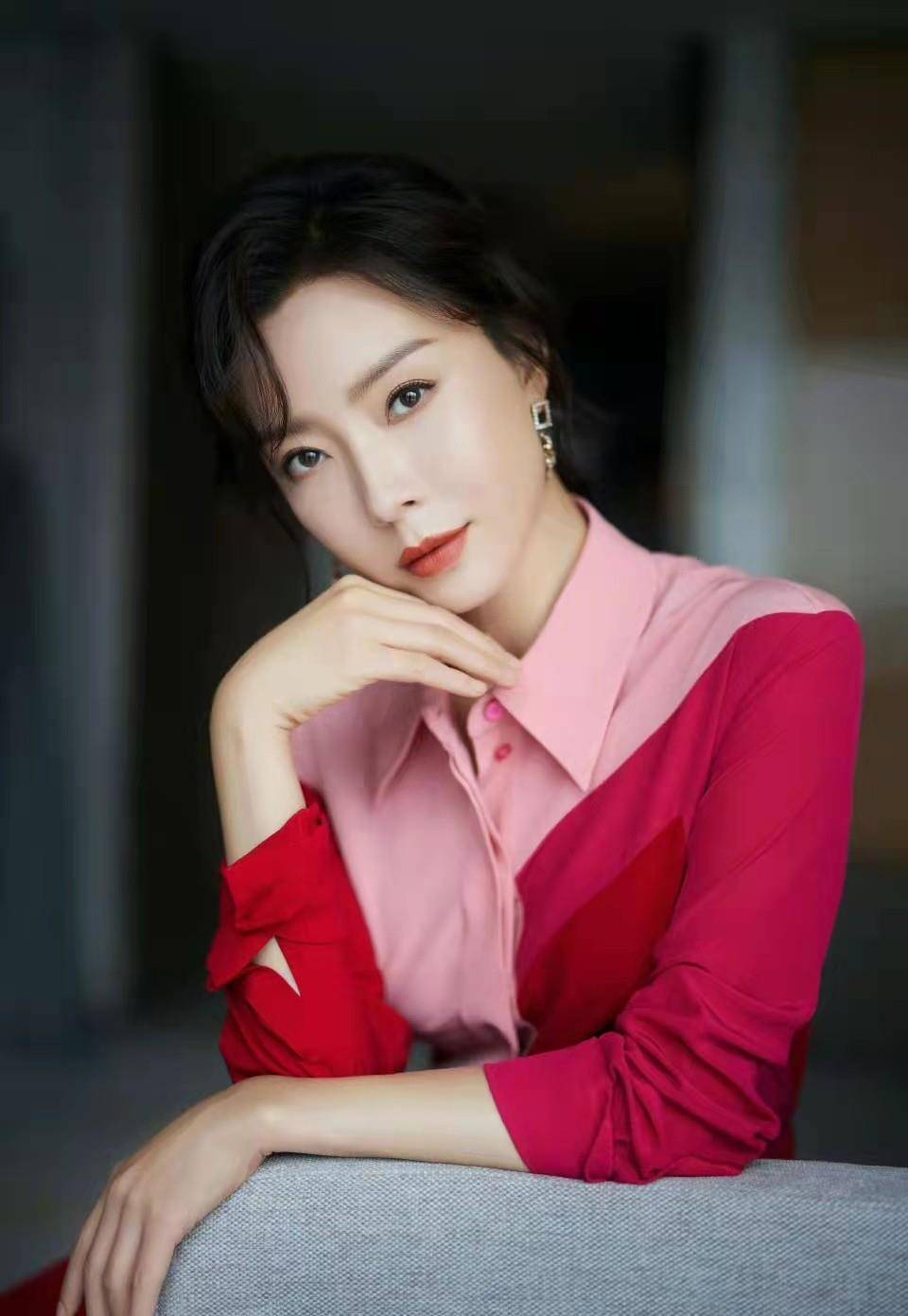 原创陈数凭气质美出圈大胆挑战少女粉看着减龄又知性太惊艳