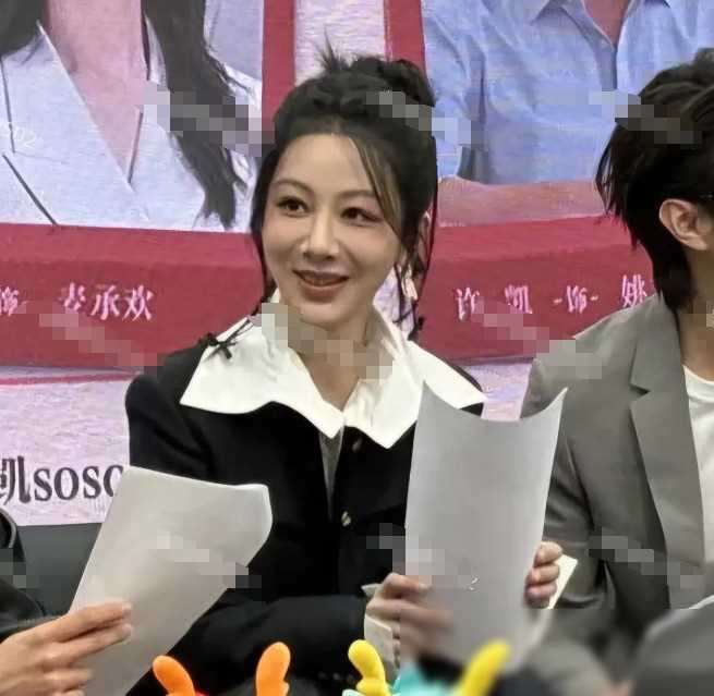 杨紫生图曝光法令纹明显苹果肌饱满引争议网友质疑整容