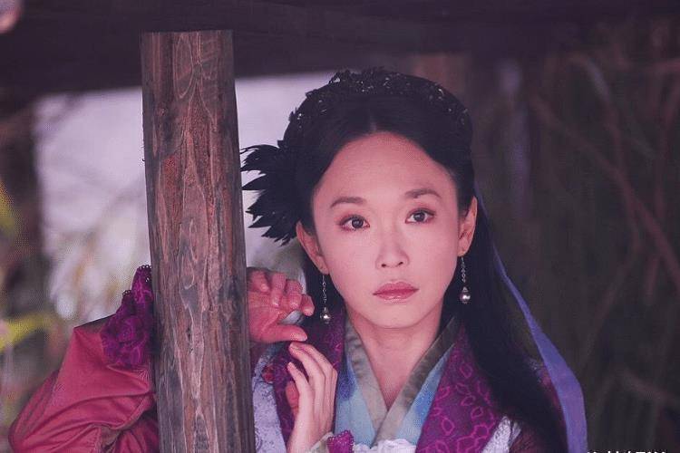 原创聊斋中的连城50岁晒与老公的照夫妻同框像是两代人