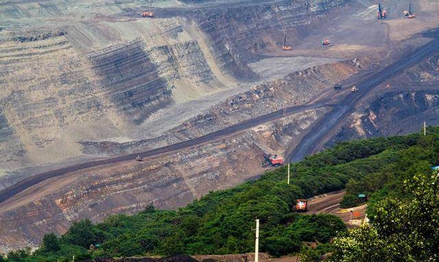 我国第一露天煤矿开采了118年煤层厚达55米如今如何了