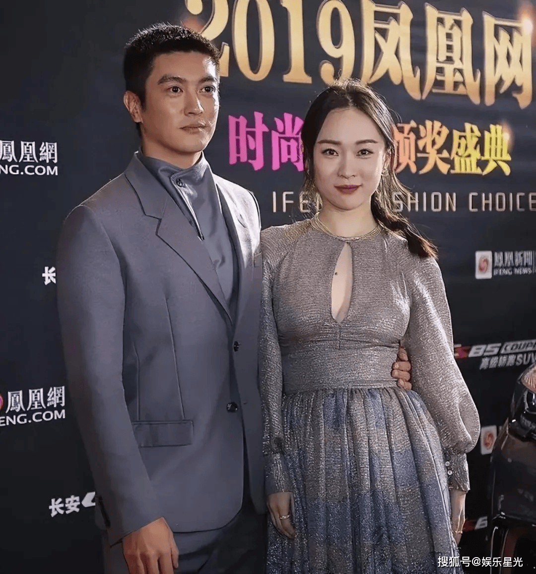 霍思燕身材被低估了!穿镂空裙 麻花辫像女王,小4岁的杜江像跟班