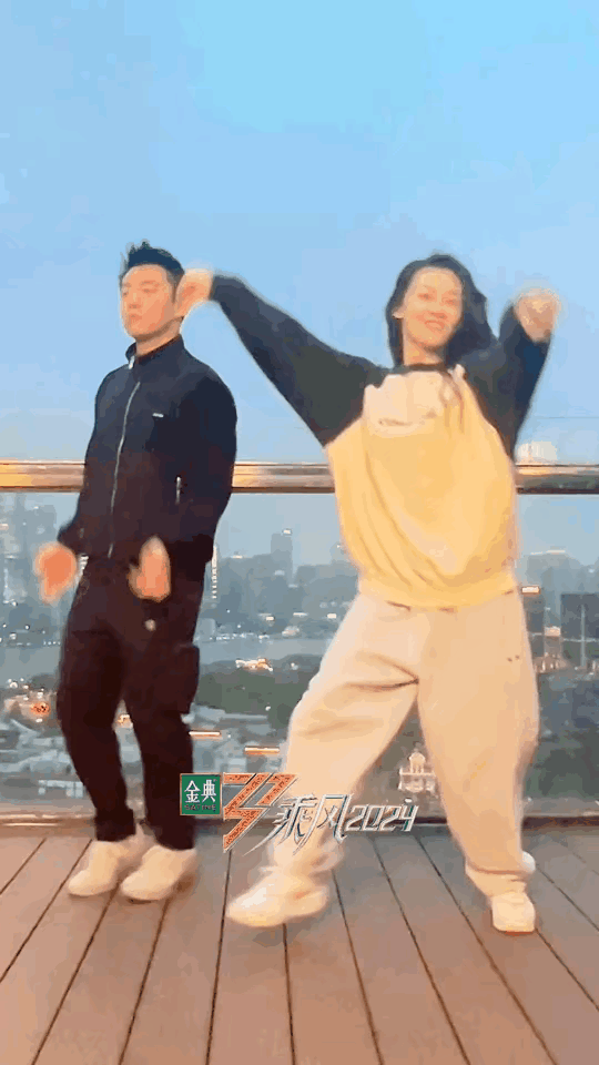 4月13日晚,郑恺老婆苗苗在社交平台晒出了一段跳《乘风破浪》主题曲的