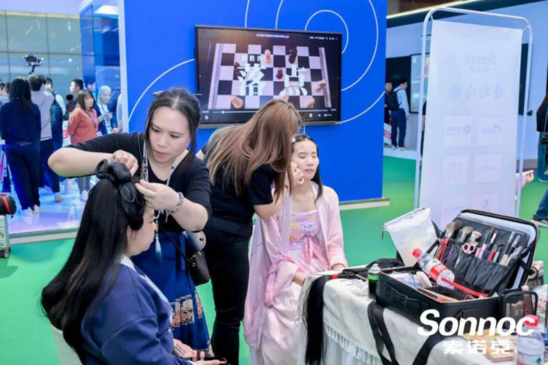 索诺克投影飞身化龙展成焦点infocomm现场沉浸式体验中华文化新魅力