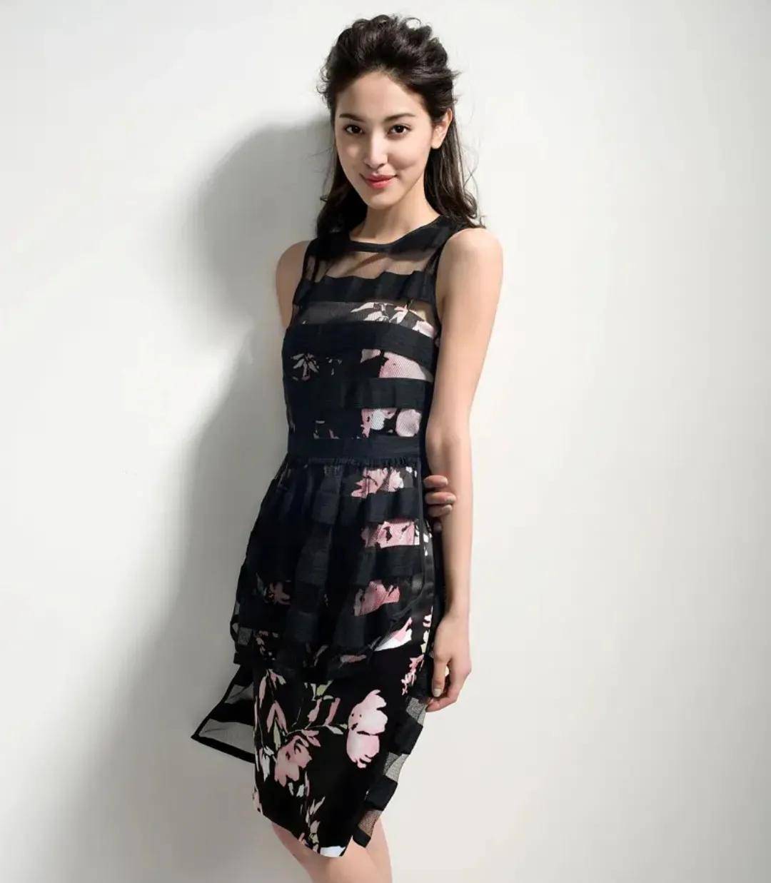 原创出身豪门又是港姐冠军她为何嫁大22岁男星甘当生育机器