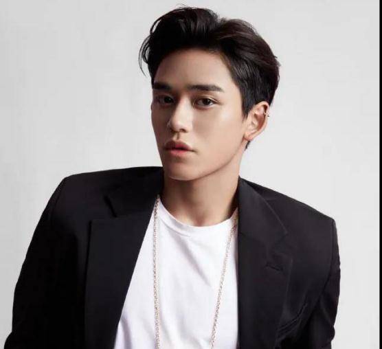 黄旭熙被爆与粉丝恋爱?交往期间全是花的女方钱,被锤是软饭男