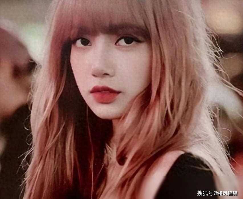 lisa现身机场大变样,令人惊艳的欧美市场闯入者