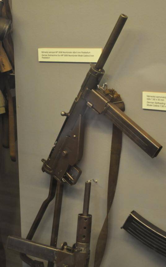 号称"人民突击步枪"的vg-15突击步枪也有同样的问题,这是一款基于stg