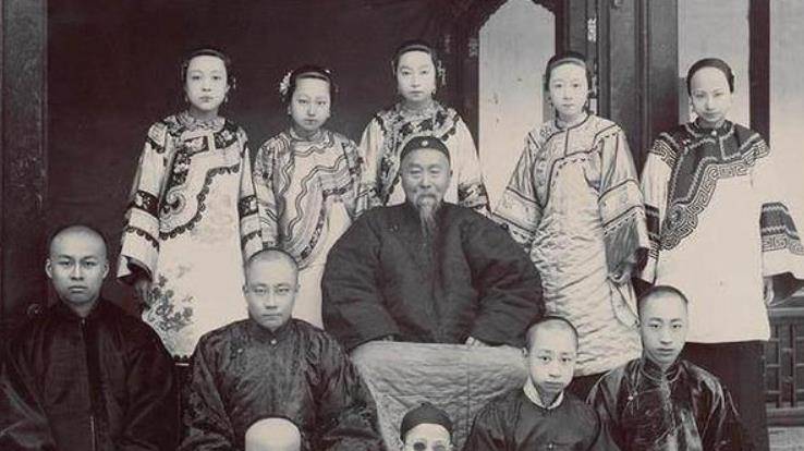 广东之母莫秀英6年未孕被赶出家门改嫁后连生11个孩子