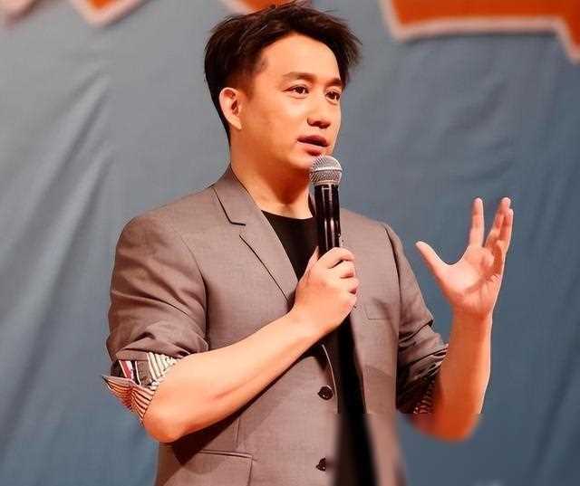 善恶有报,岁黄磊再陷风波,人设崩塌,结局凄惨