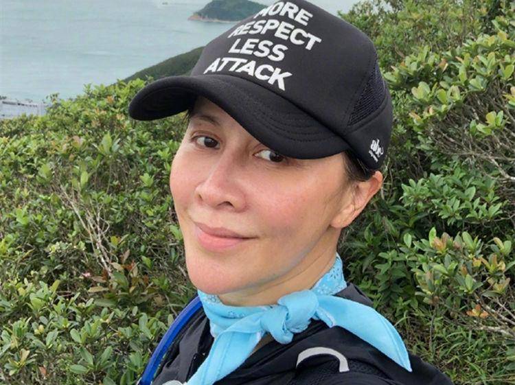 离开化妆和精修后,中老女星跟普通人一样_赵雅芝_伊能静_刘嘉玲