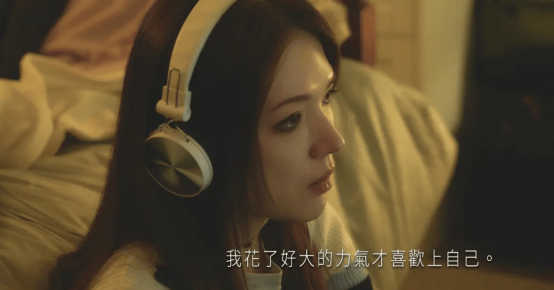 与她搭档的还有新晋电视女王许玮宁,一位曾被称为"台湾最美女孩