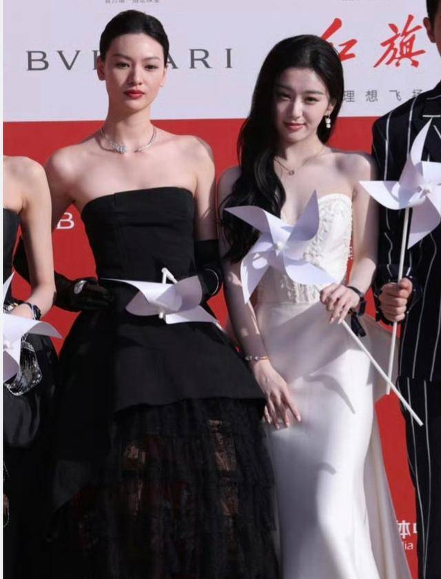 北京电影节红毯风采：高圆圆婀娜登场，周也优雅亮相，关晓彤大长腿引注目