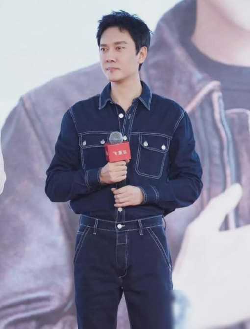 岁费翔与岁冯绍峰同框揭秘:真帅与装帅大不同