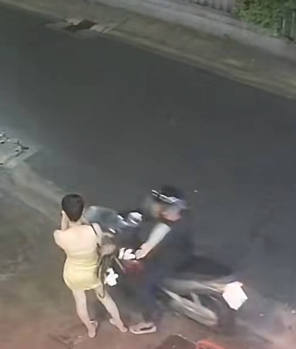 女子泰国旅游遇飞车贼抢劫，包和11万泰铢被抢，当事人：外出旅游穿朴素点