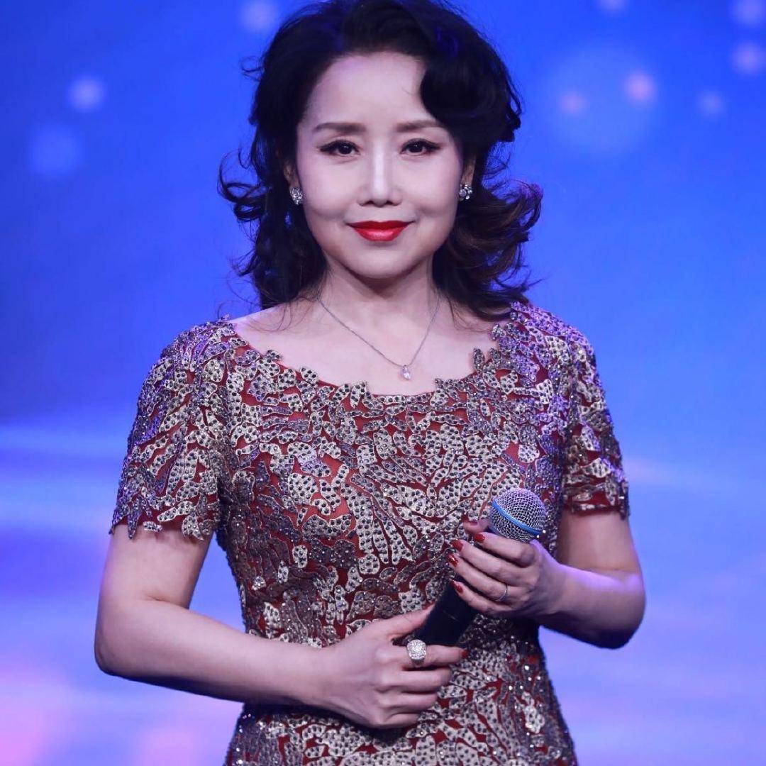 原创歌唱家胡月撮合公婆复婚接连送走父亲和公公