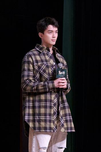 《草木人间》累计票房破亿 吴磊痛感真实到不像演的