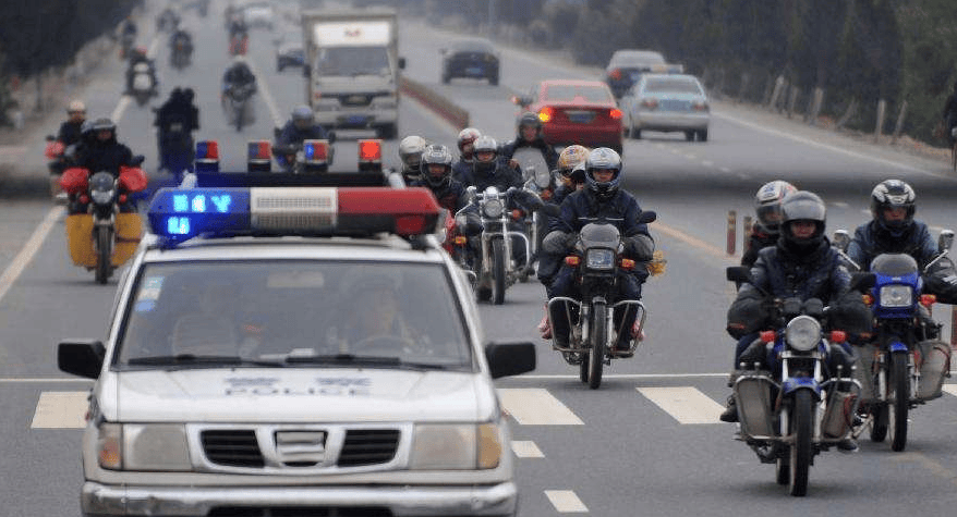 摩托车头盔有多重,重的头盔是否一定更安全,该如何选择类型呢?