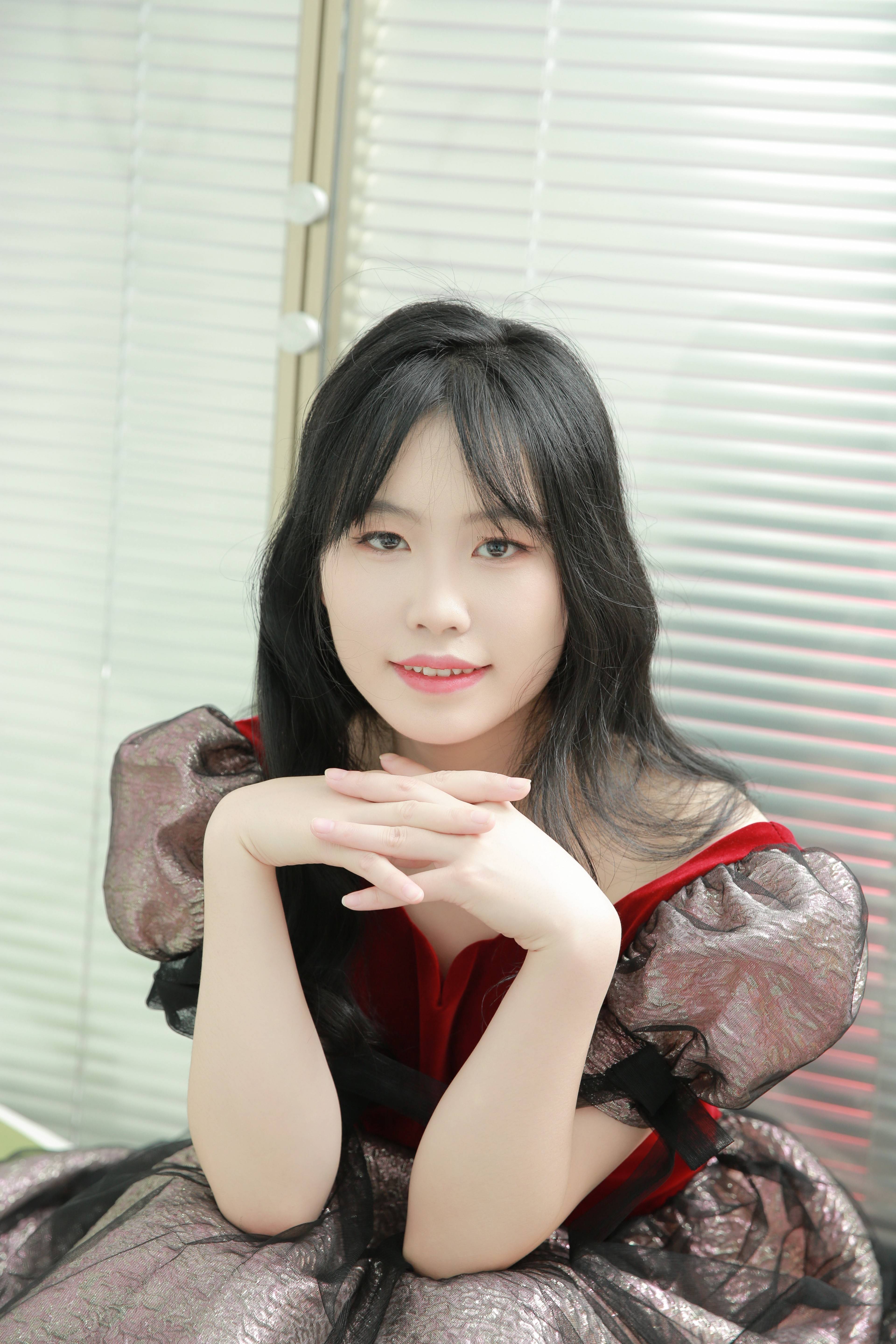 时尚魅力,女模特扶金煜展现自信风采