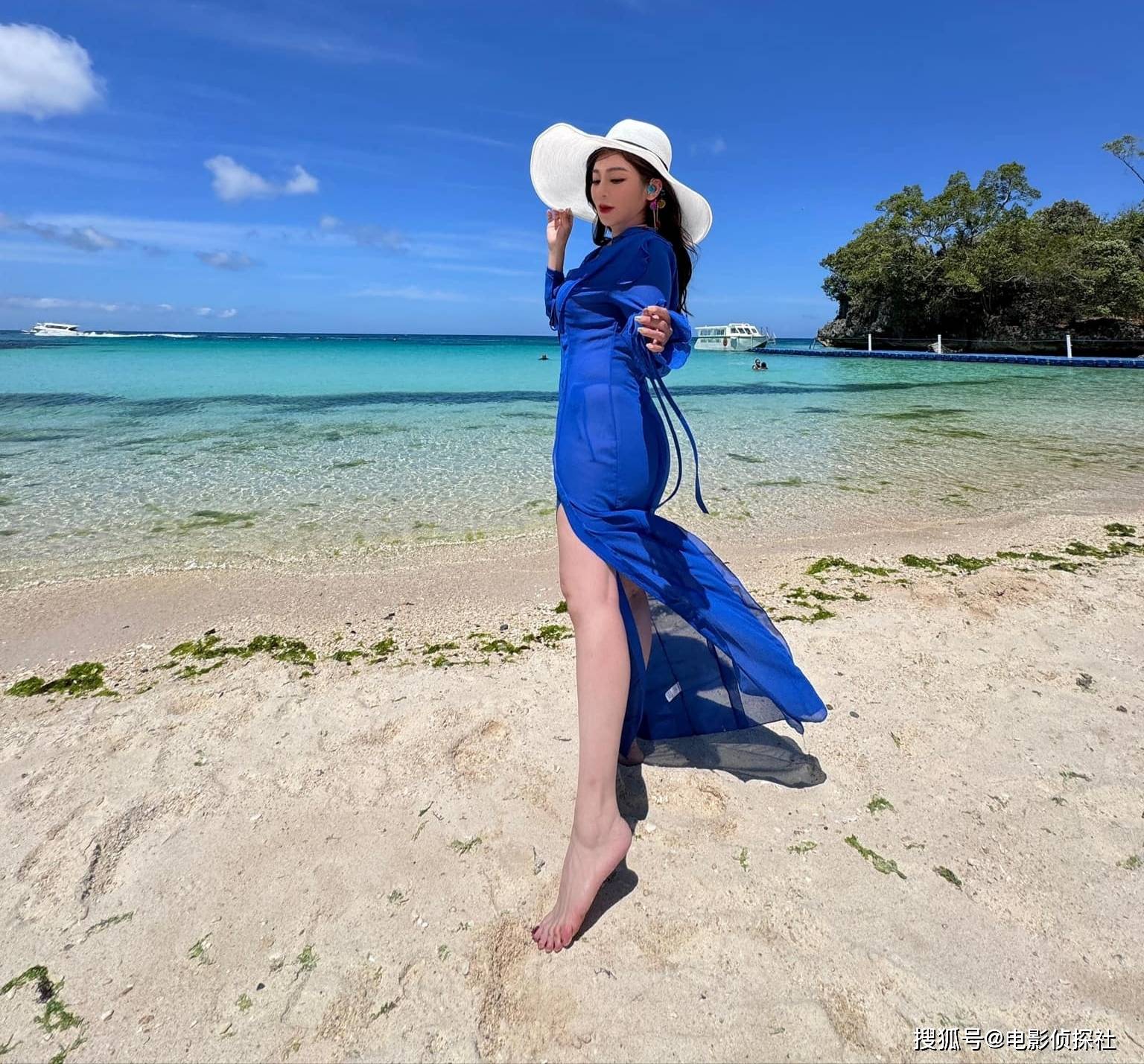 55岁王彩桦近况曝光,晒比基尼照引发热议,网友直呼不敢认