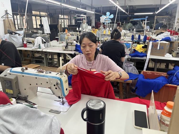 城中村制衣厂迟来的爆单:工人难招,产业转移