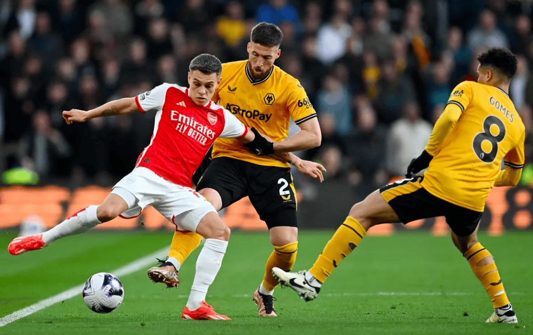 英超：阿森纳客场2-0狼队 近4场首胜 先赛一场重返榜首 特罗萨德破门
