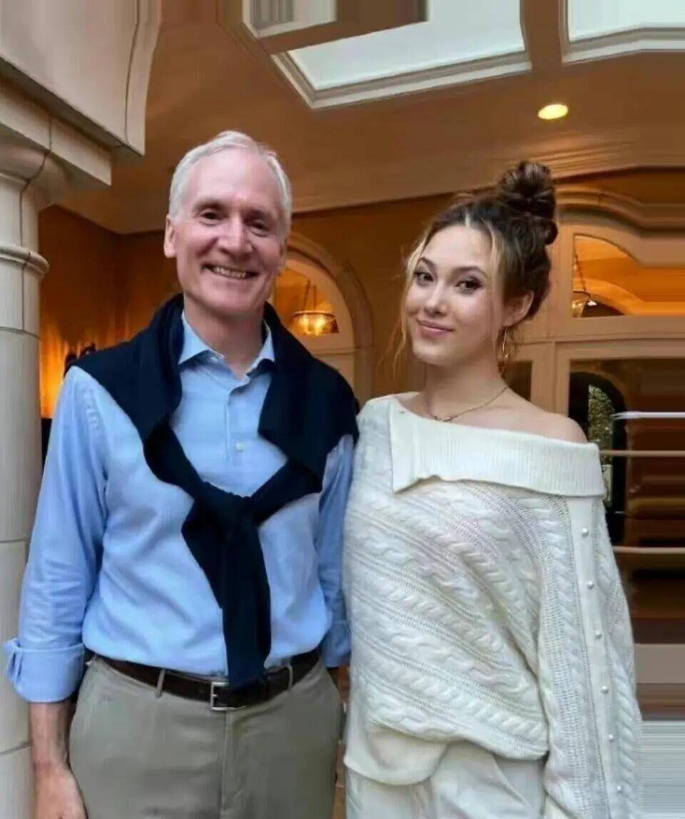 谷爱凌穿超短裙现身上海！曾拒绝与姚明合影，与周冠宇贴脸热聊