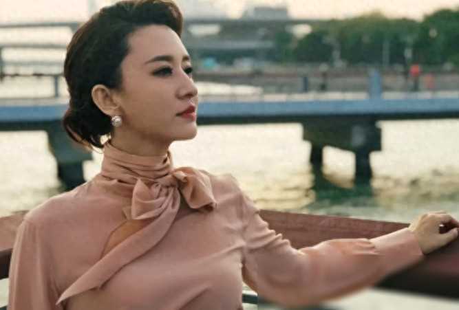 一条动态,揭开岁张蕾的真实处境!离开央视之谜