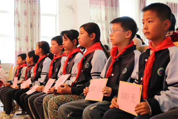 洋河股份盱眙办事处到桂五镇中心小学开展爱心助学活动