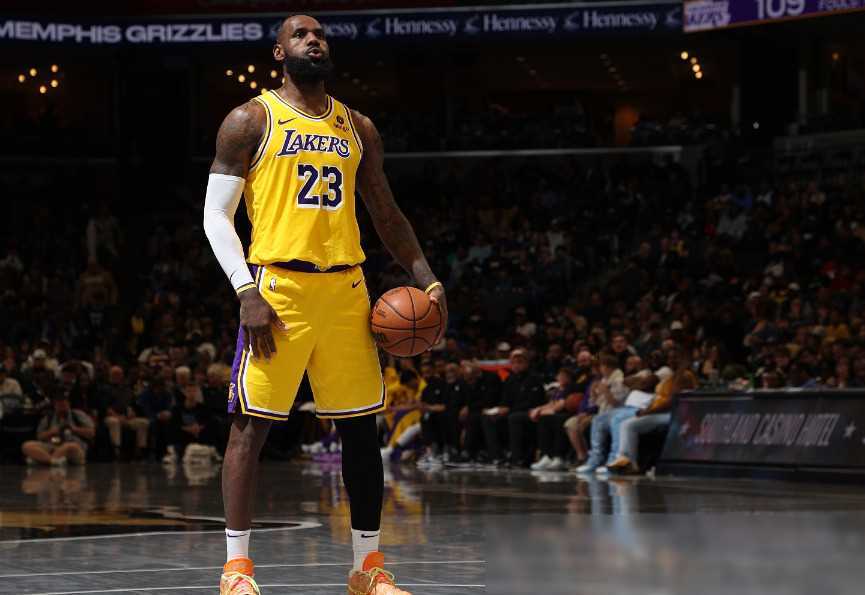 詹姆斯载辉煌:书写年nba历史之最,前无古人,后无来者!