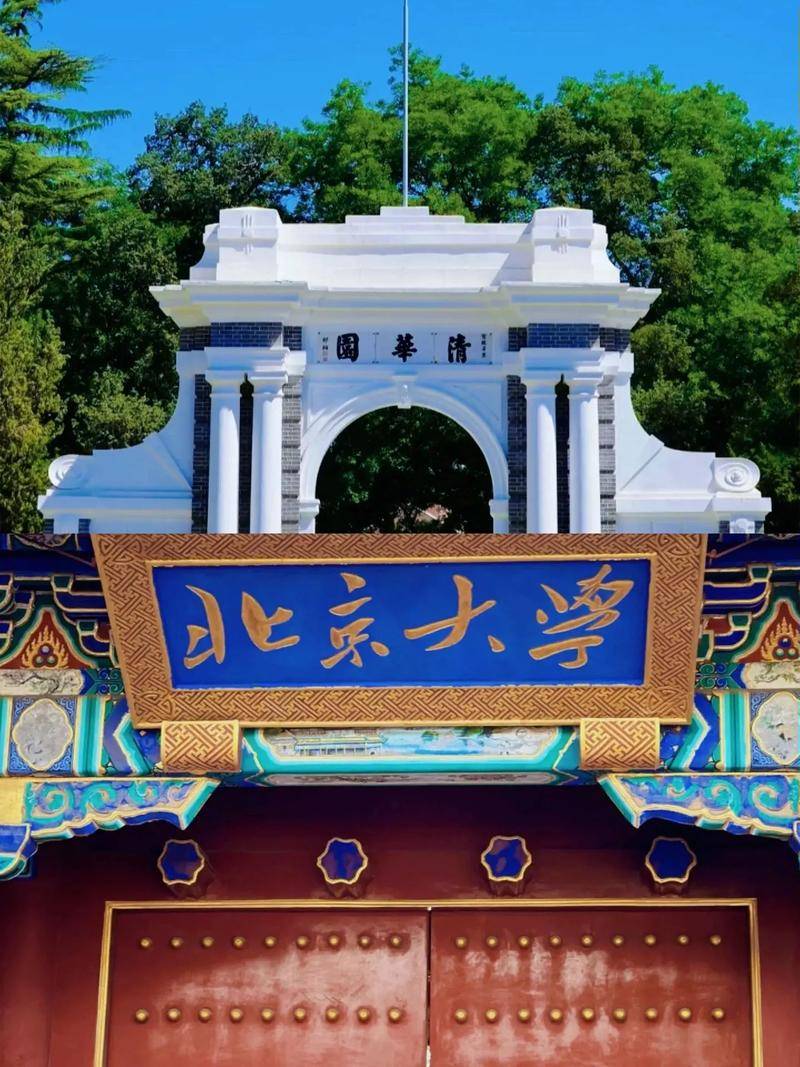 北京京剧,京胡,京韵大鼓等传统文化表演艺术在世界范围内享有盛誉.