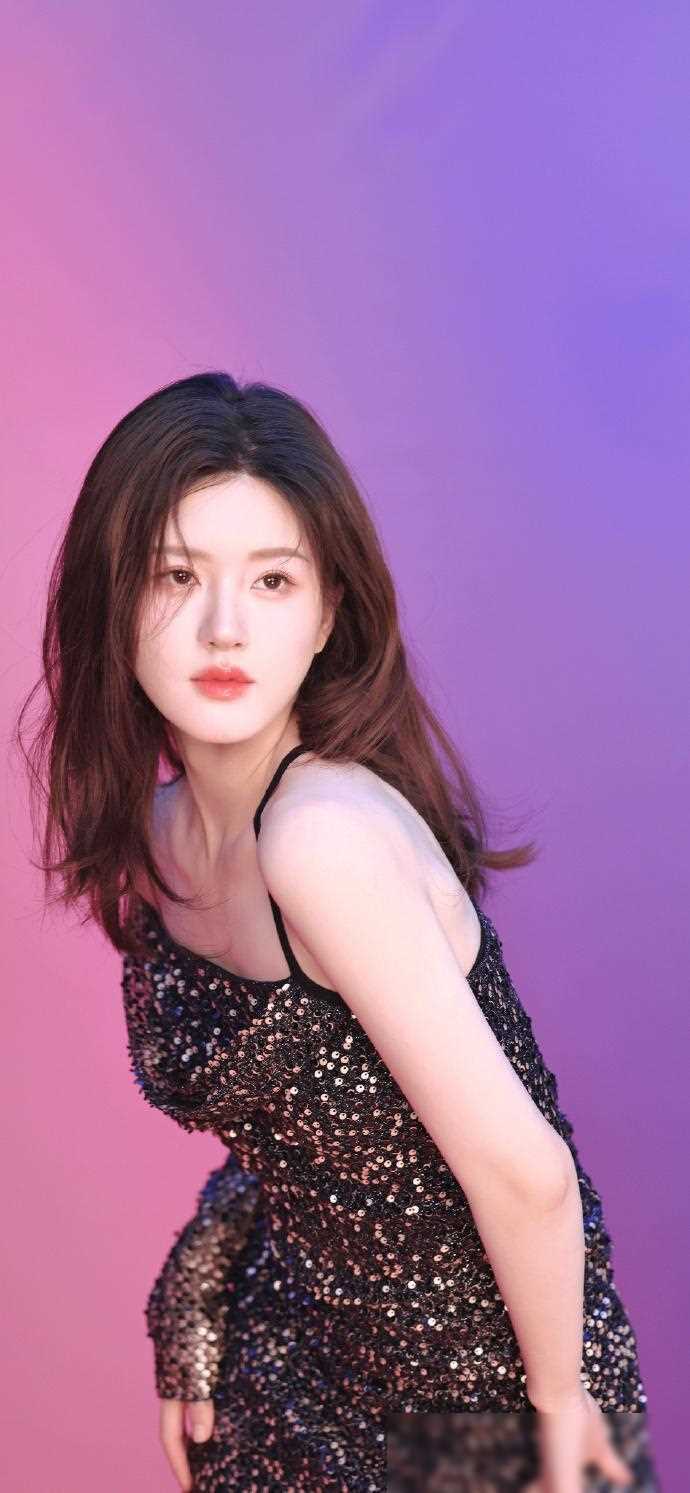 在娱乐圈中,赵露思所面对的挑战不仅仅是个人的成长和发展,更是整个