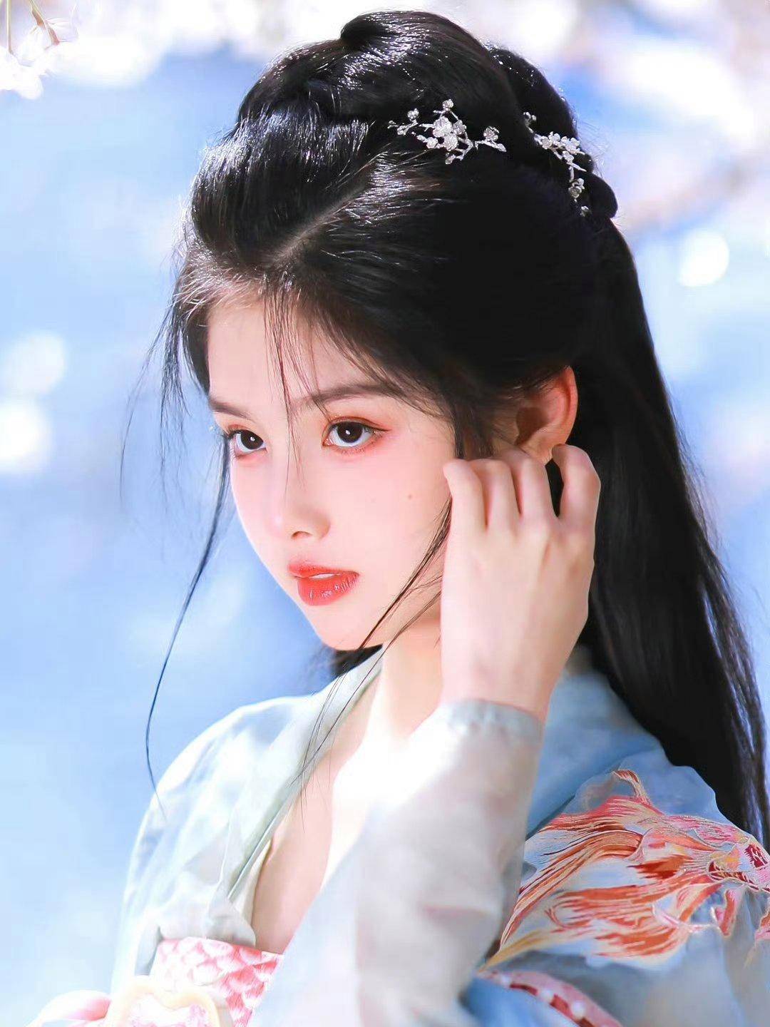 穿越古今,汉服女神惊艳户外