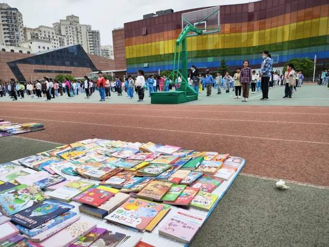 北京中学润丰分校第十二届读书节图书漂流活动拉开帷幕