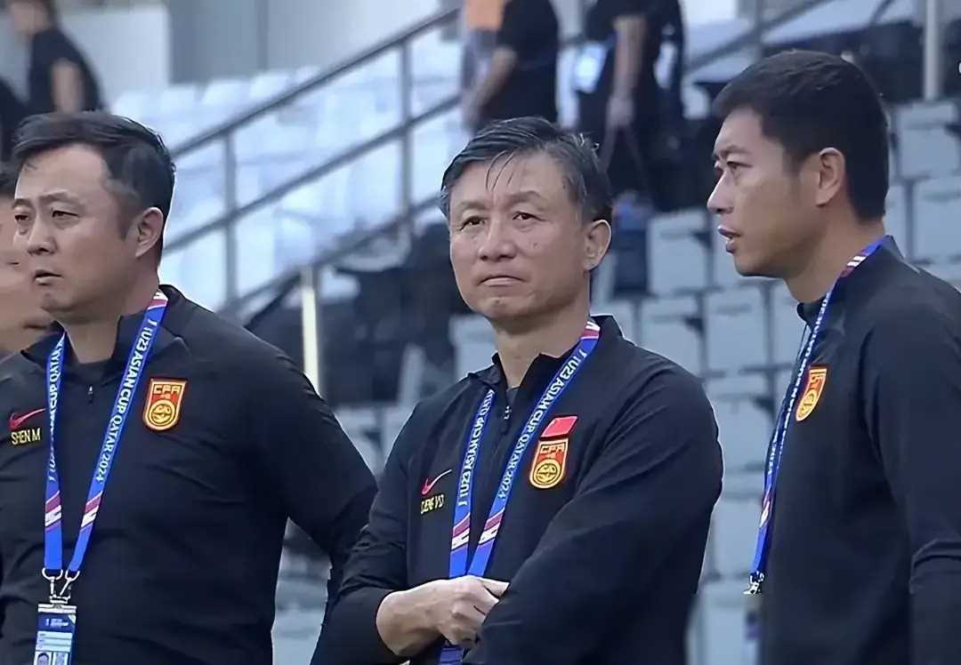 成耀东让米替补门将充当前锋!