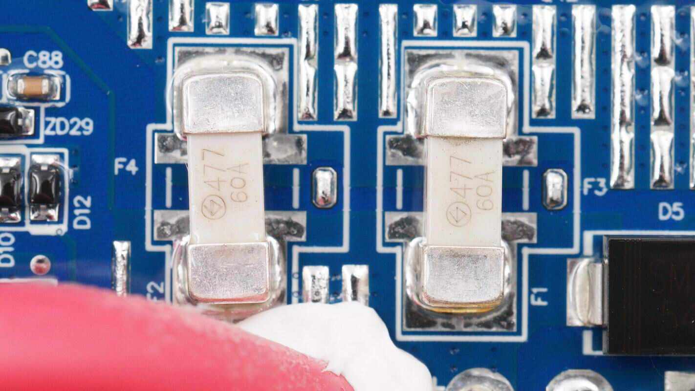 新一代电小二户外电源1000 pro 2拆解:全新安全快充