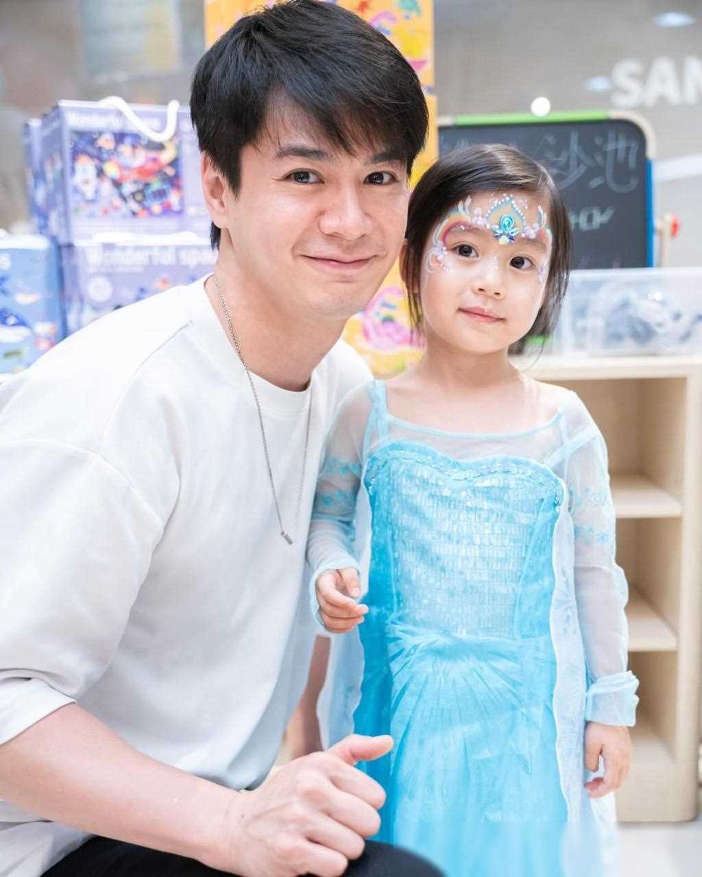 罗仲谦岁女儿隆重庆生!群星带子女同欢庆,杨怡主持招待嘉宾