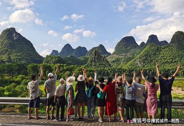 day3:风土人情-少数民族村寨>十里画廊(桂林最美的风景区)>遇龙河竹筏