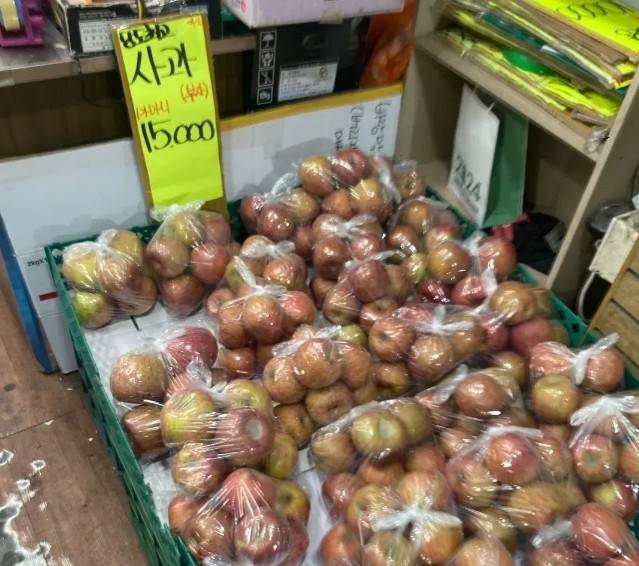 1个苹果20块钱,韩国连水果都吃不起了?