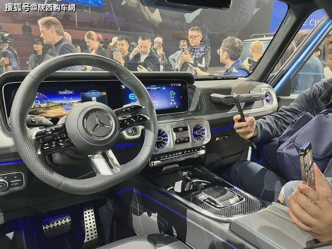 布局的改变,只是细节处略有不同,比如燃油车的三把锁按钮变为了g-trun