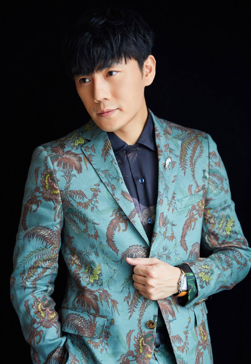 秦昊:走出伊能静光环,用实力和演技,诠释事业和家庭的安静男人