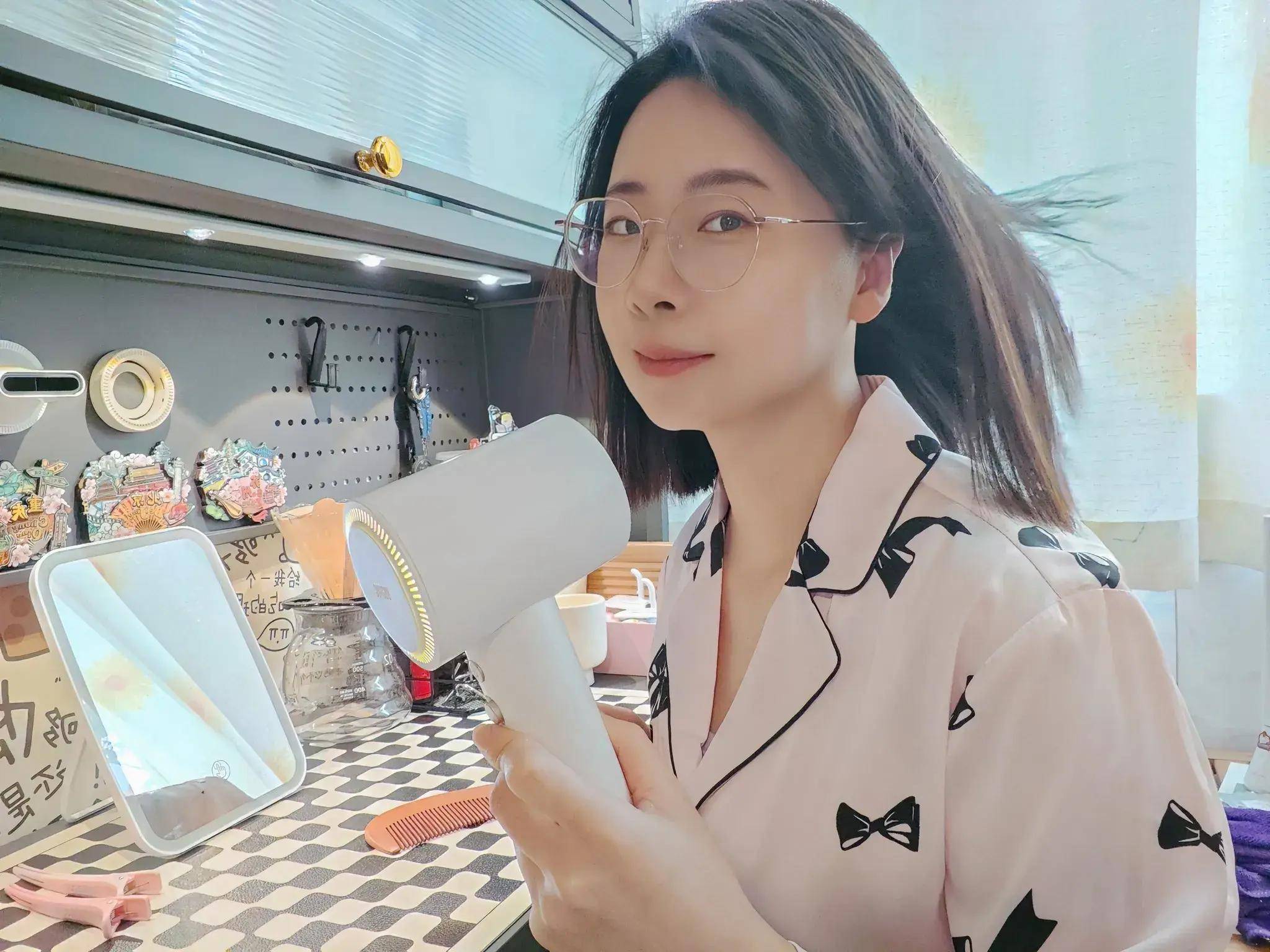 告别金毛狮王拥有漫画头？岚斐等离子吹风机吹护养三合一！