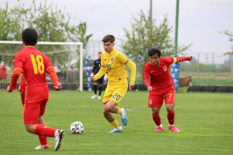 从3-0到4-4!中国男足功亏一篑,遭遇黑色3分钟,两场狂丢8球!