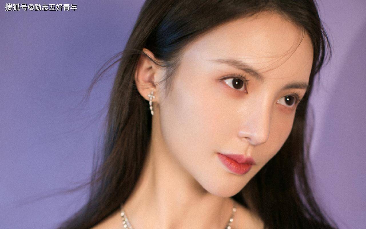 "海后"金晨撩汉功力不输萧亚轩!刚与胡夏官宣就疑似分手