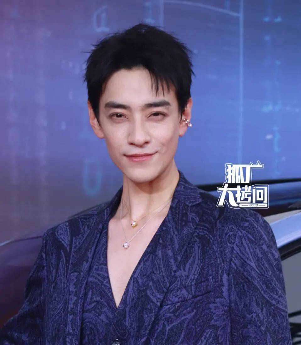 新时代电视节红毯生图:张天爱美艳,郑云龙瘦脱相,倪虹洁显年轻