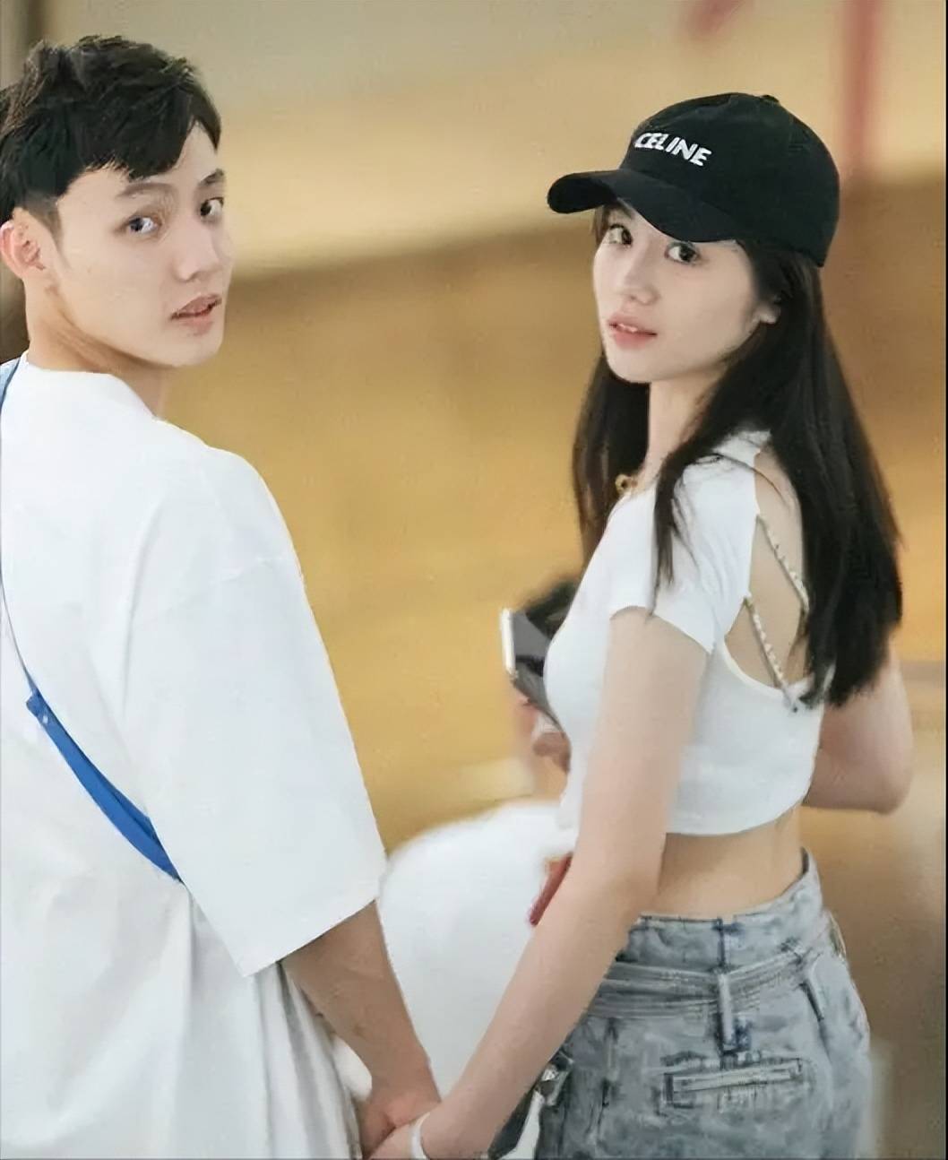 季后赛还带女友跟队?徐杰低迷真相曝光,朱芳雨正式行动,很果断