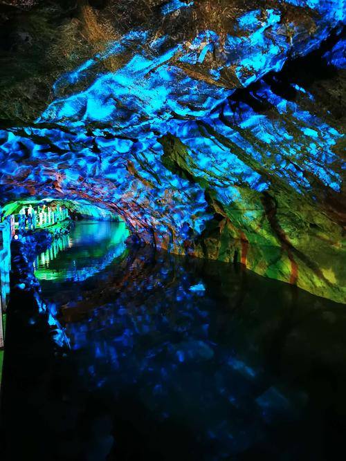 本溪水洞景区以其独特的自然景观,丰富的文化内涵和完善的旅游服务